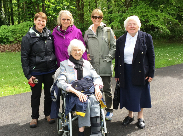 Molly, Annis, Sara, Sister and Roberta in Coole Park